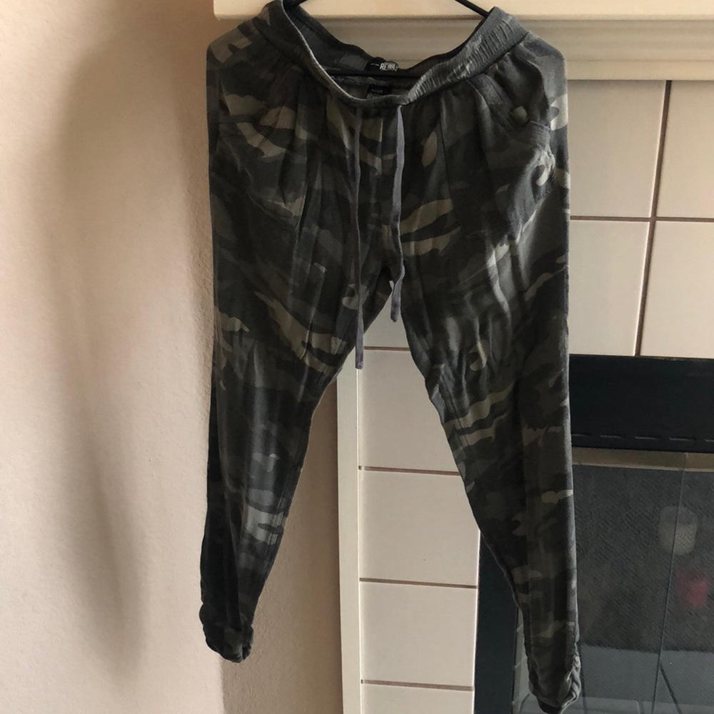 Tilly’s army pants (no flip flops 😉🤣)